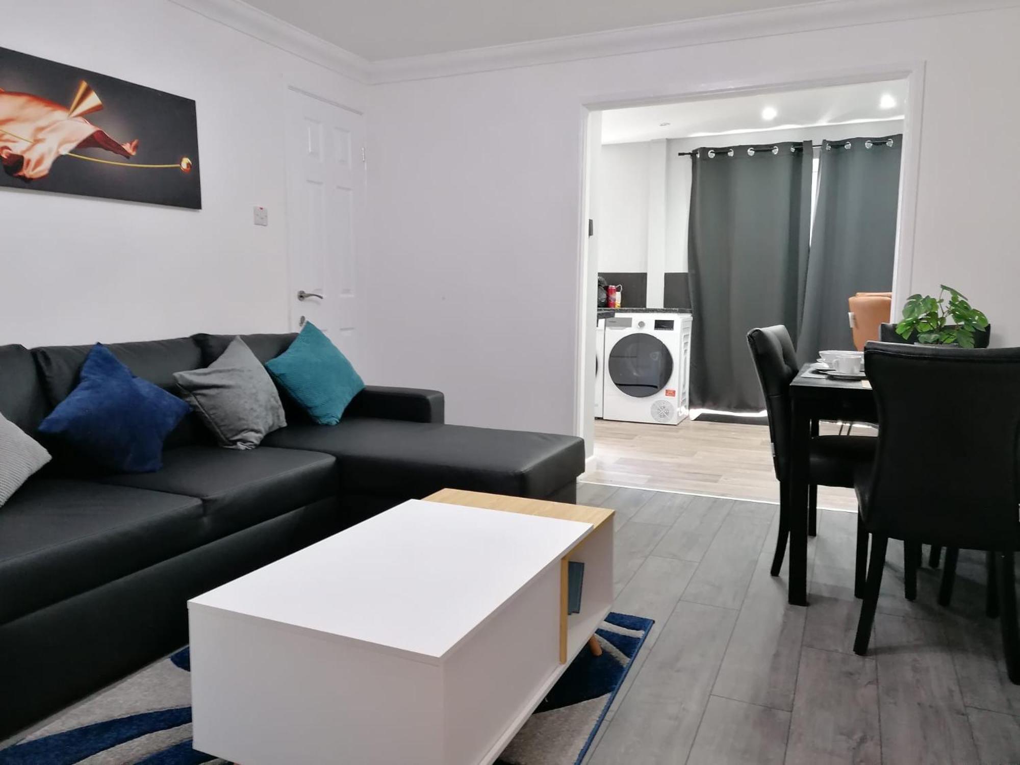 Affluent Living Perfect For Contractors And Individuals Apartment
